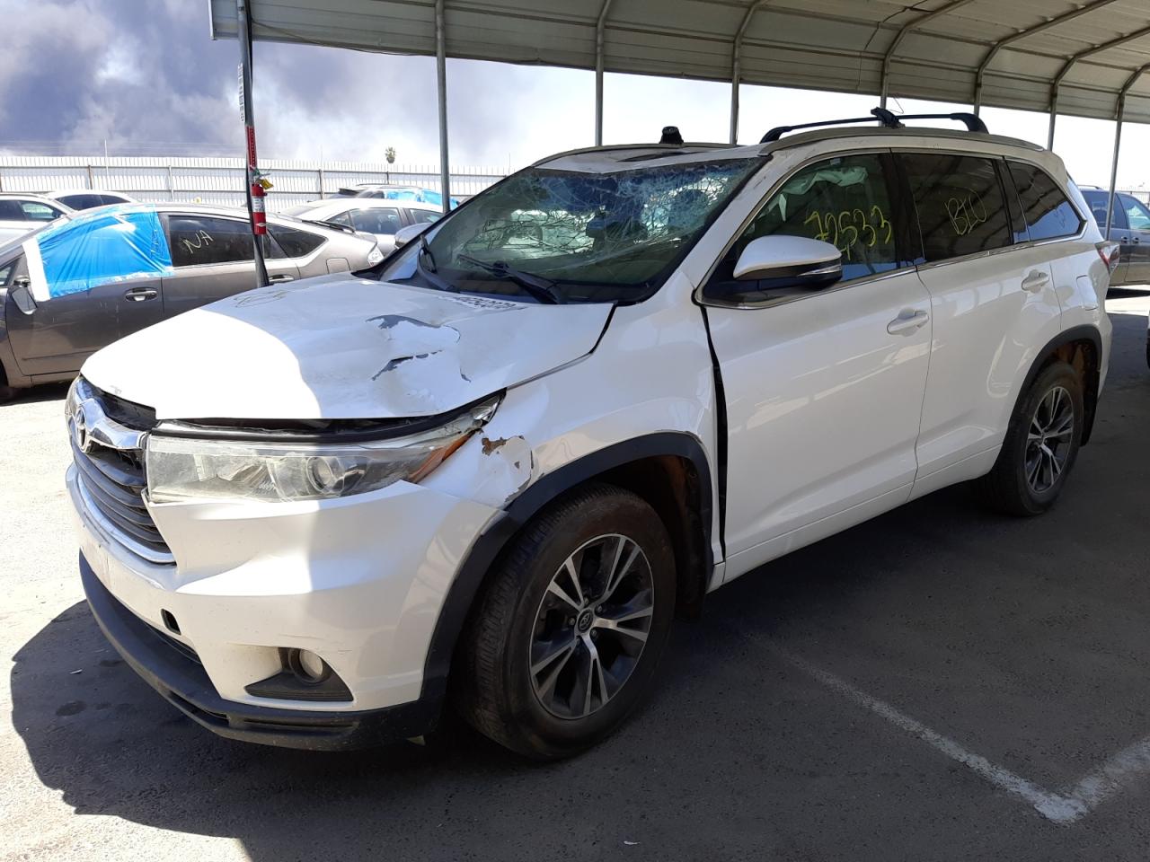 Photo 2 from auction – 2016 TOYOTA HIGHLANDER with VIN 5TDJKRFH5GS290534