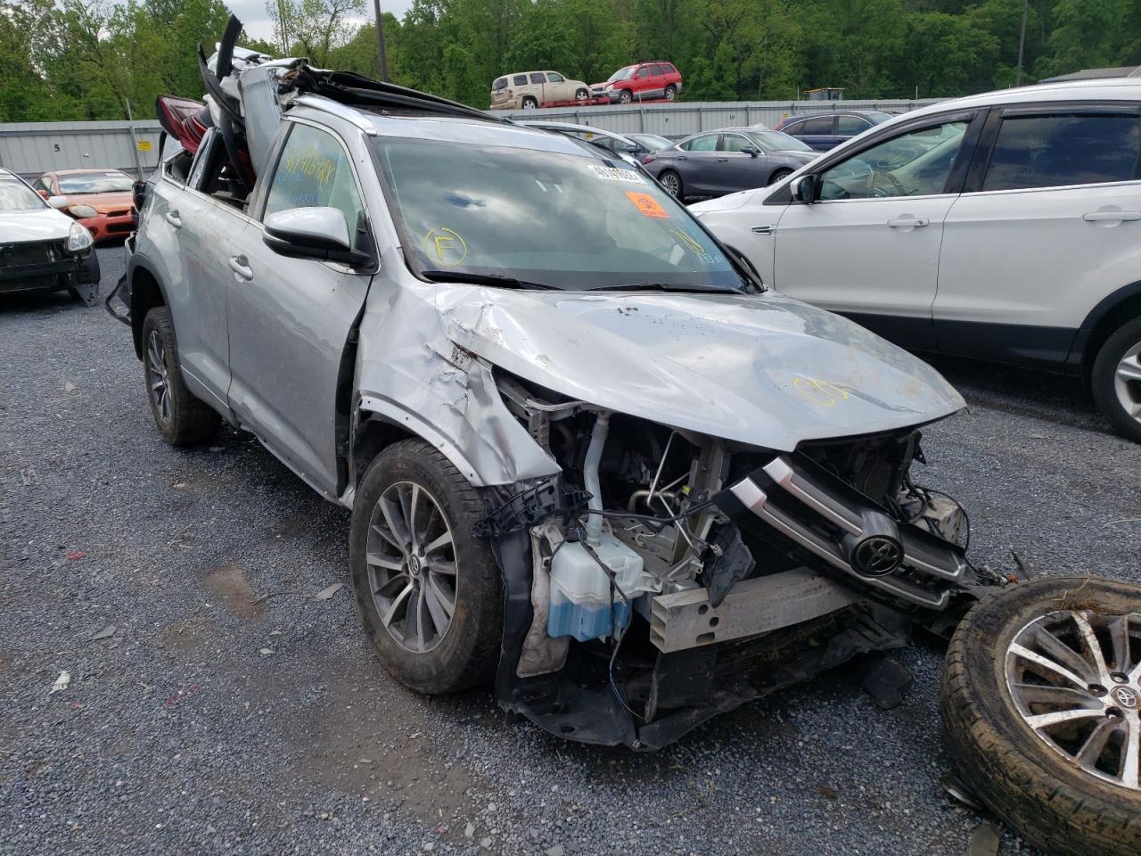 TOYOTA HIGHLANDER 2017 with VIN 5TDJZRFH0HS474857 - Photo from auction