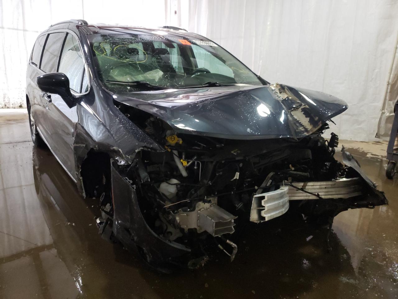 CHRYSLER PACIFICA T 2019 with VIN 2C4RC1BG1KR589017 - Photo from auction