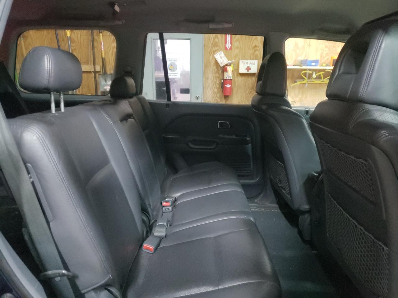 Photo 6 from auction – 2004 HONDA PILOT EXL with VIN 2HKYF185X4H503549