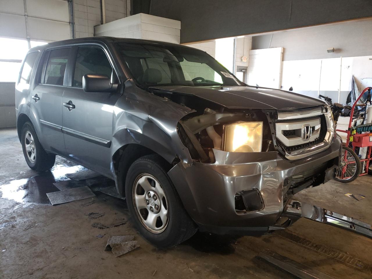 HONDA PILOT LX 2011 with VIN 5FNYF4H28BB033959 - Photo from auction