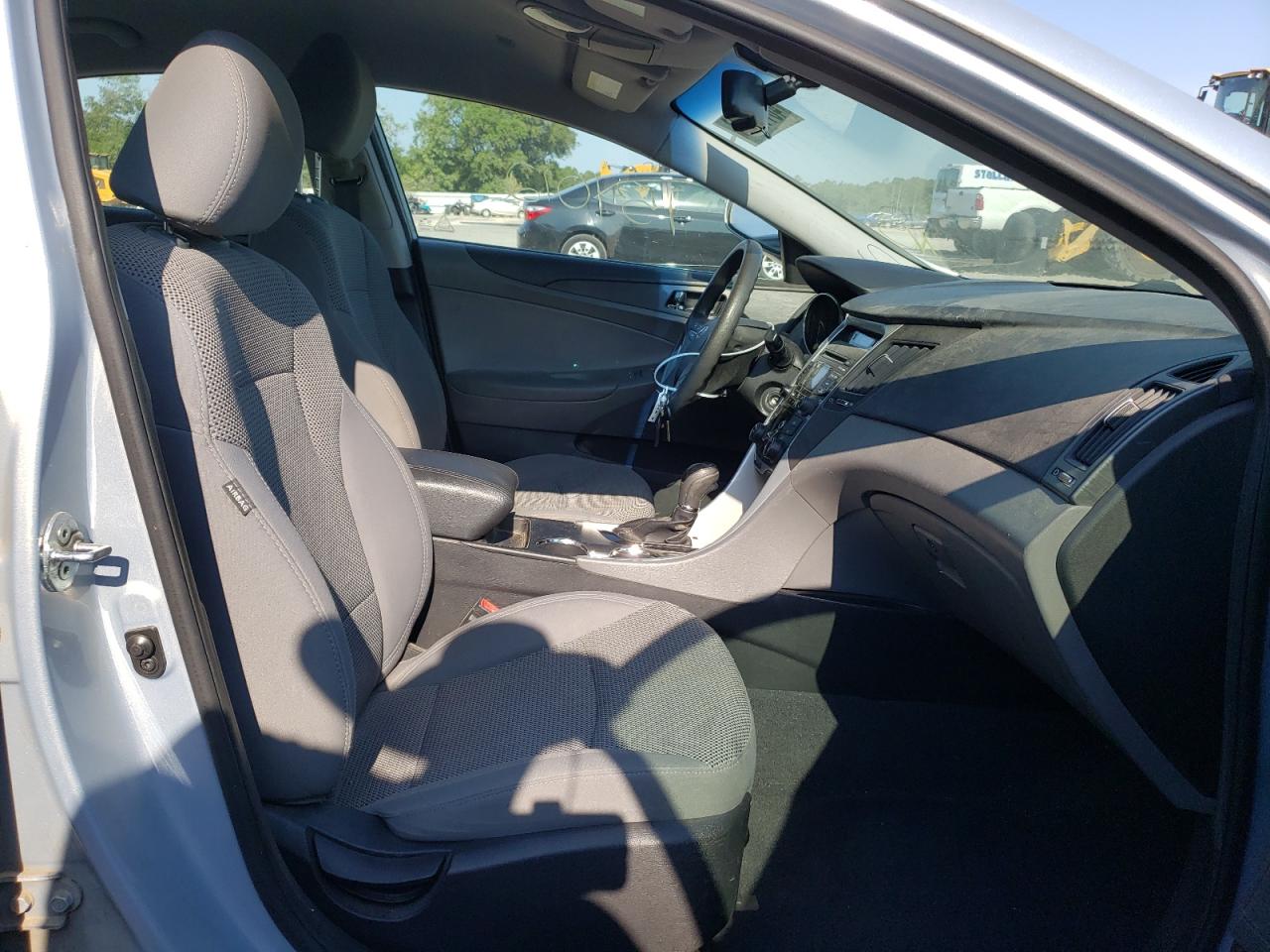 Photo 5 from auction – 2012 HYUNDAI SONATA GLS with VIN 5NPEB4AC8CH486323