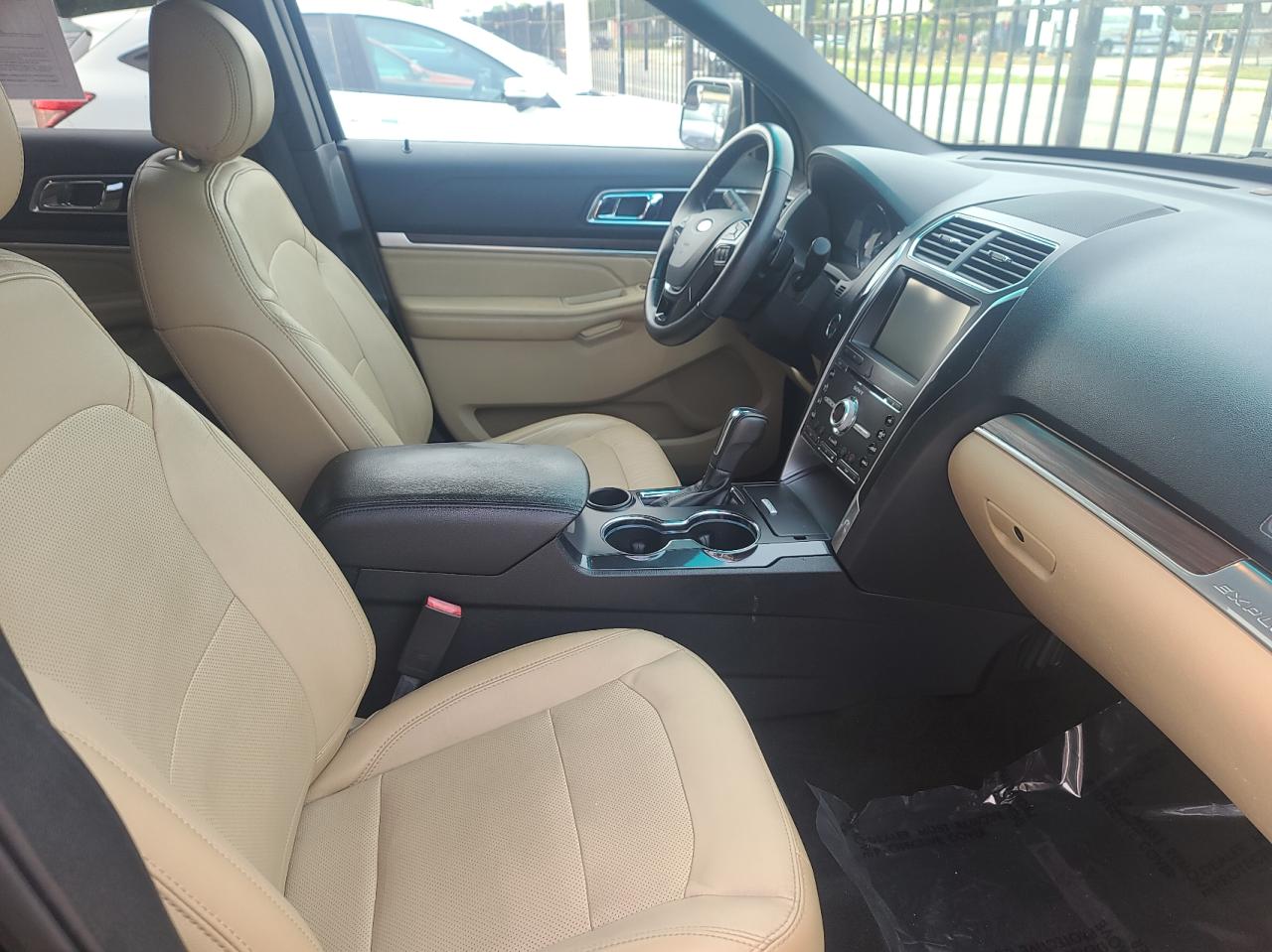 Photo 5 from auction – 2016 FORD EXPLORER L with VIN 1FM5K7F85GGC89542