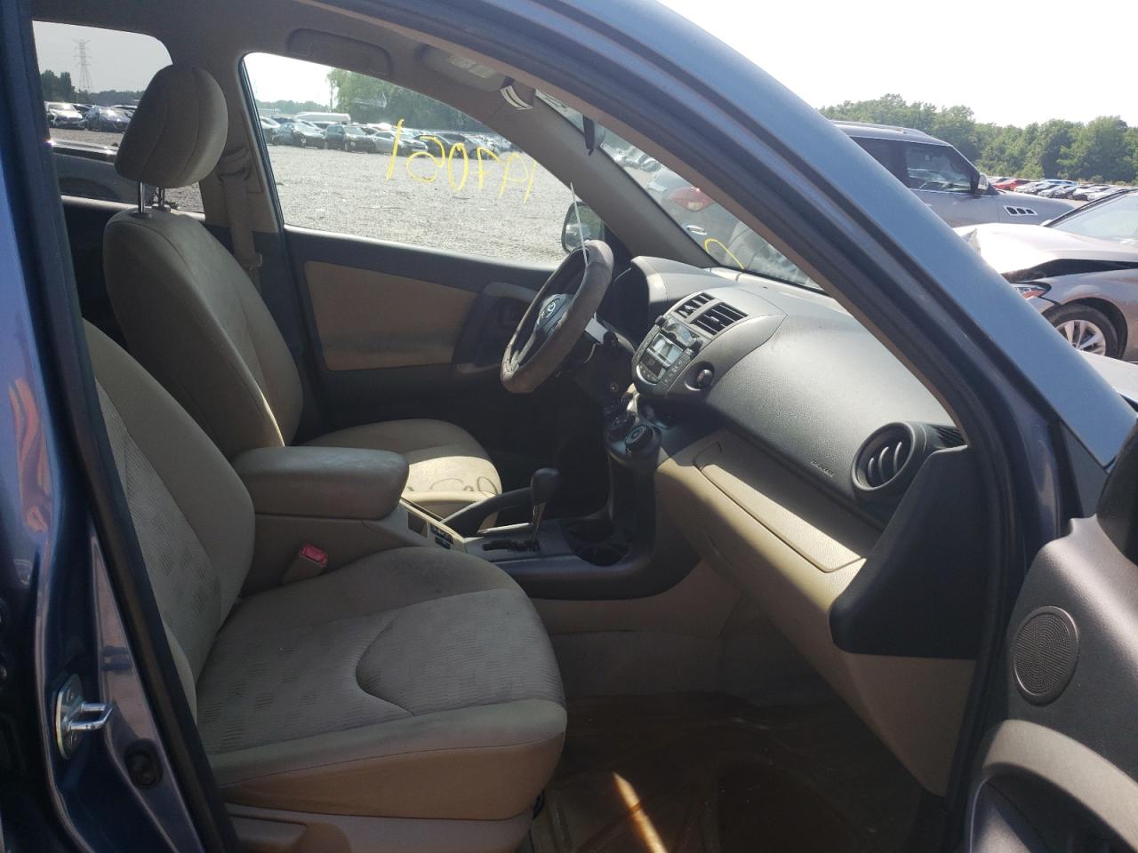 Photo 5 from auction – 2010 TOYOTA RAV4 with VIN 2T3ZF4DV6AW039952