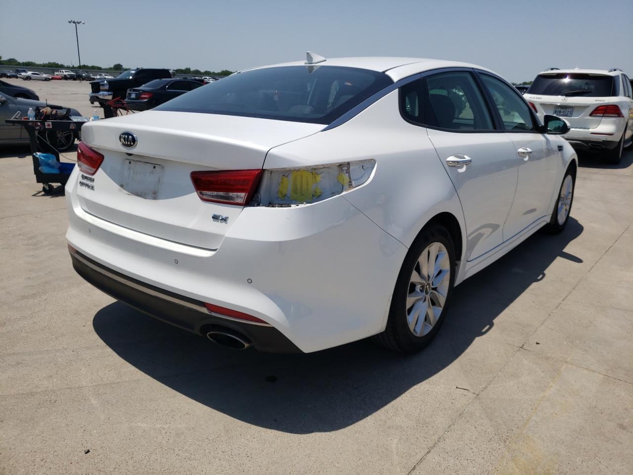 Photo 4 from auction – 2018 KIA OPTIMA EX with VIN 5XXGU4L32JG225424