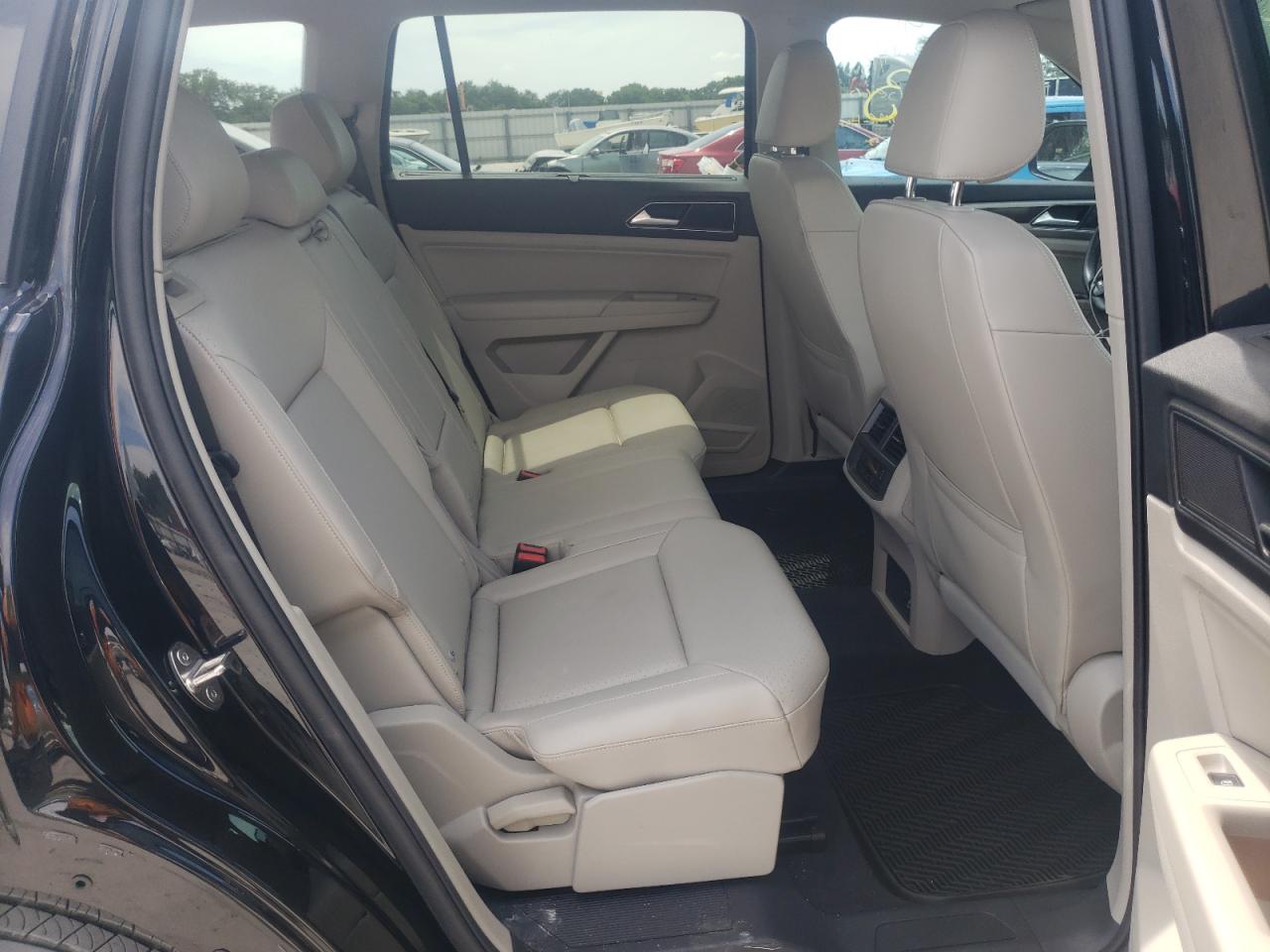 Photo 6 from auction – 2019 VOLKSWAGEN ATLAS SE with VIN 1V2YR2CA0KC528940