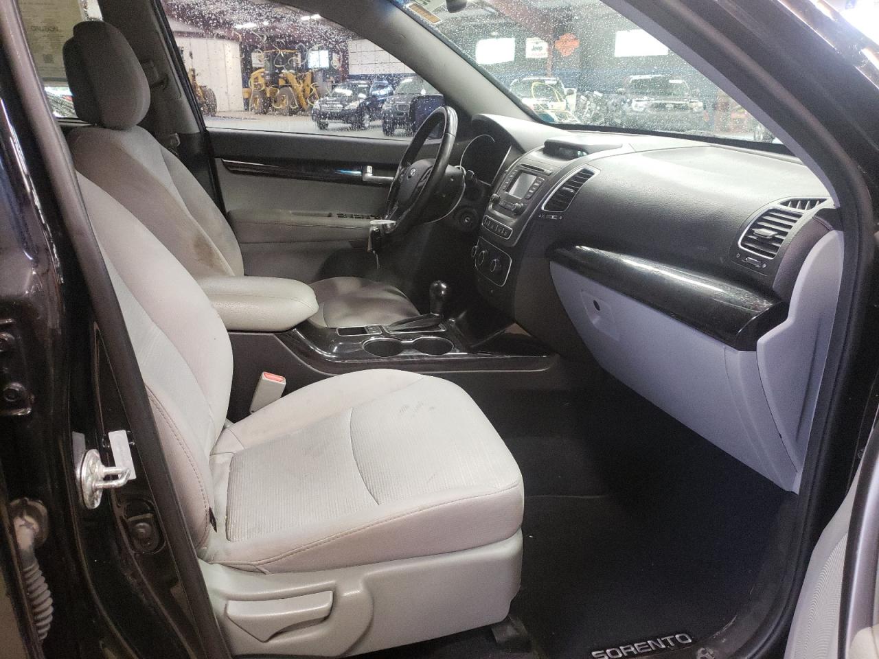 Photo 5 from auction – 2014 KIA SORENTO LX with VIN 5XYKTDA74EG497543