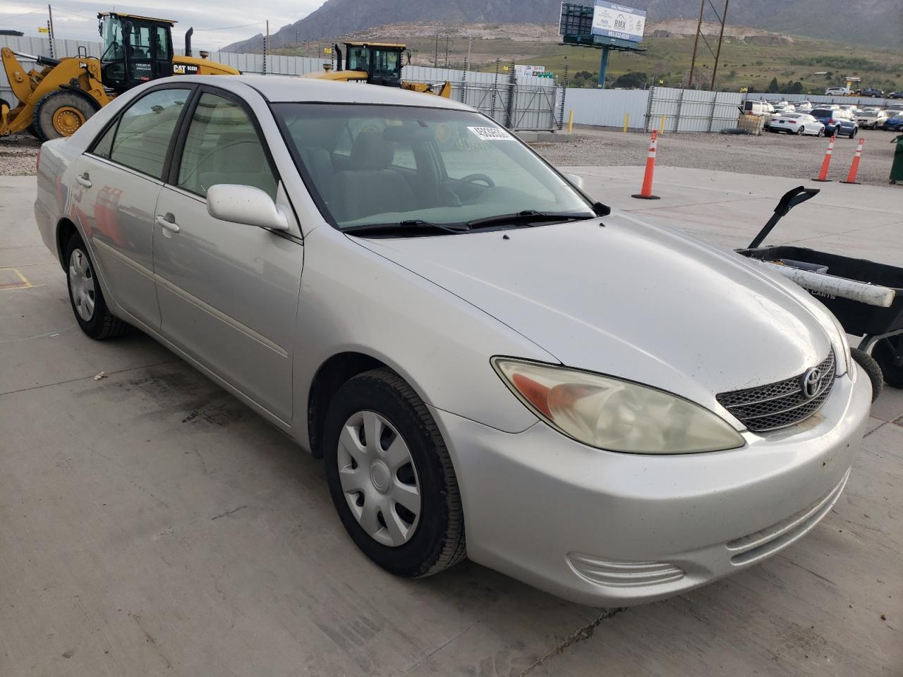 TOYOTA CAMRY LE 2004 with VIN 4T1BE32K94U335570 - Photo from auction