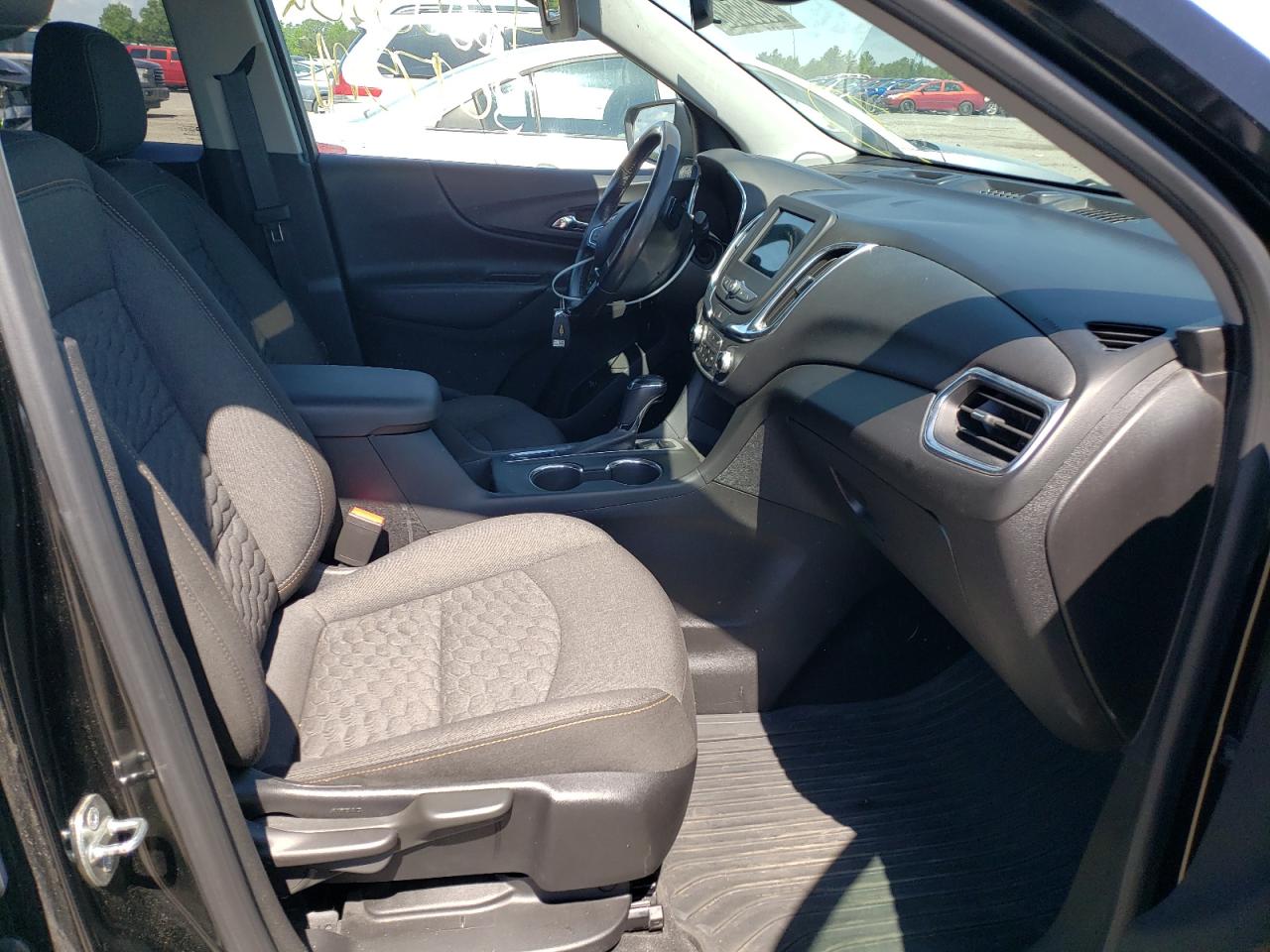 Photo 5 from auction – 2019 CHEVROLET EQUINOX LT with VIN 2GNAXTEV0K6239829