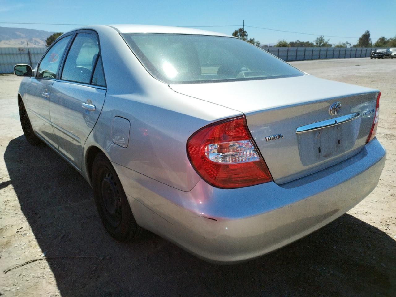 Photo 3 from auction – 2004 TOYOTA CAMRY LE with VIN 4T1BE32K34U266519