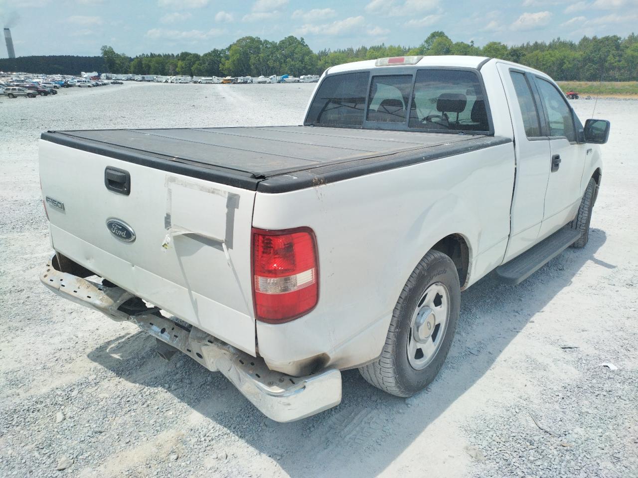 Photo 4 from auction – 2004 FORD F150 with VIN 1FTRX12W64NC19239