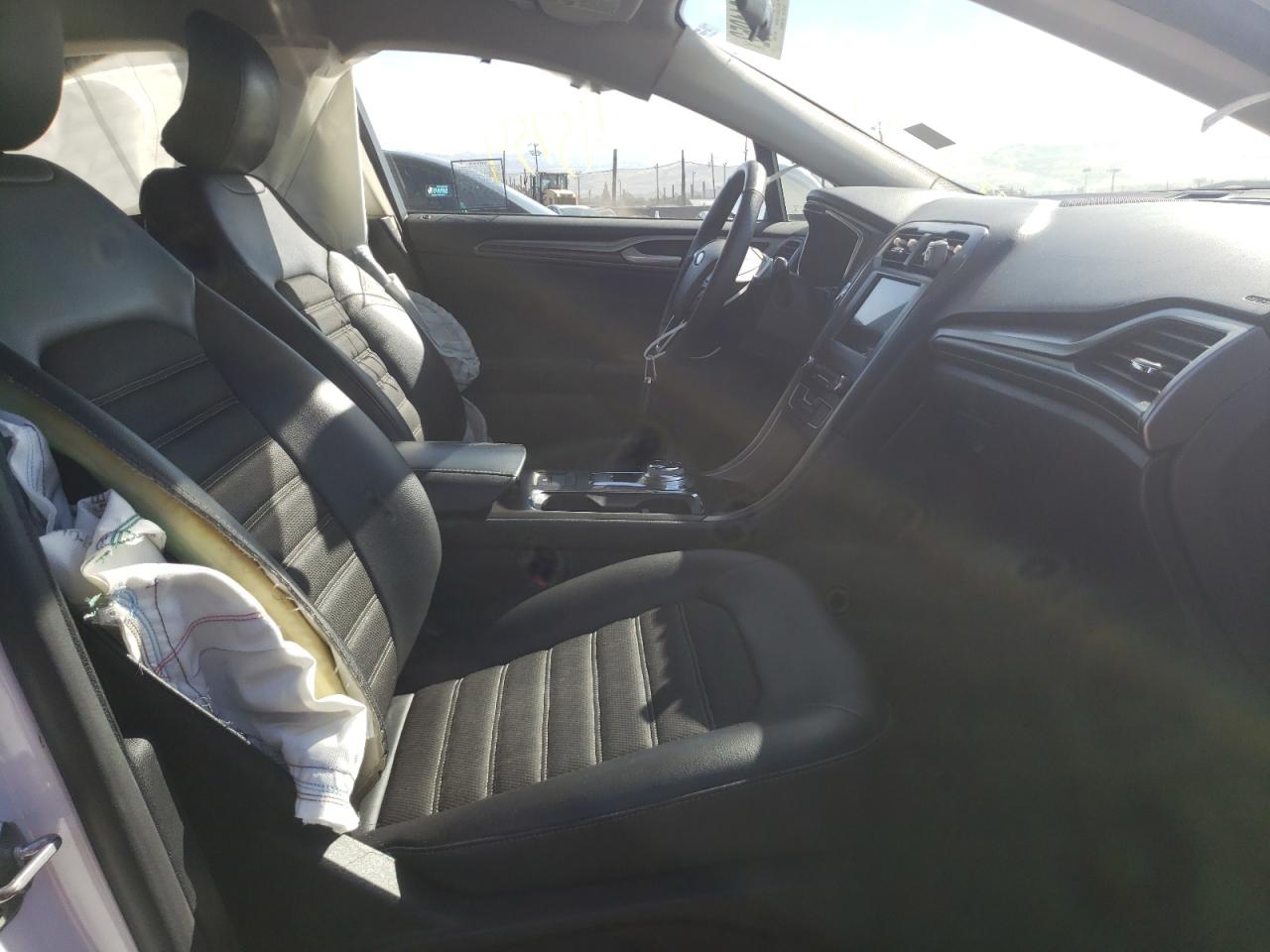 Photo 5 from auction – 2017 FORD FUSION SE with VIN 3FA6P0HD2HR343729