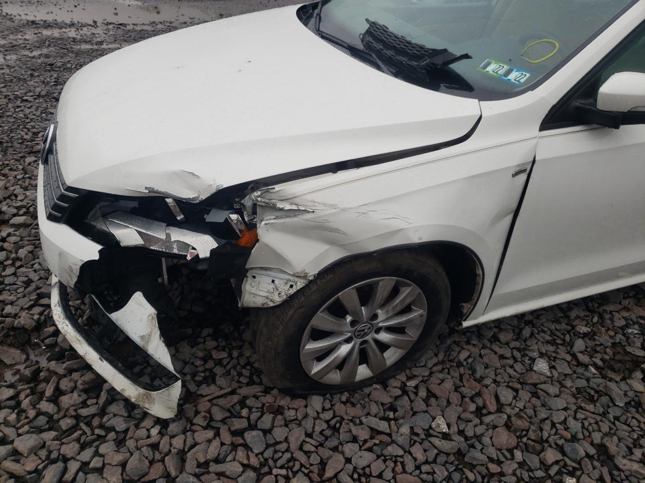 Photo 9 from auction – 2013 VOLKSWAGEN PASSAT S with VIN 1VWAP7A32DC133359