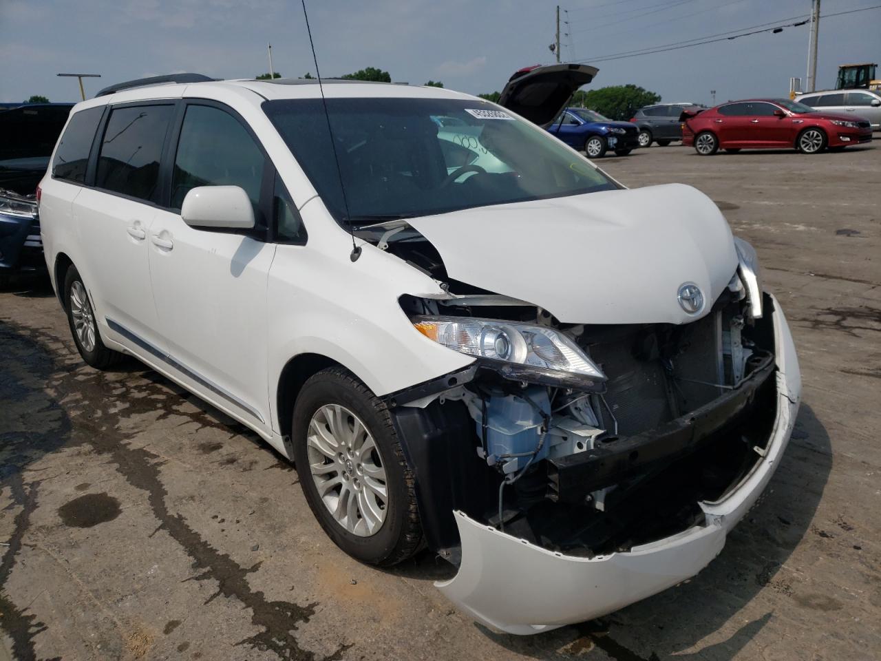 TOYOTA SIENNA XLE 2013 with VIN 5TDYK3DC8DS286170 - Photo from auction