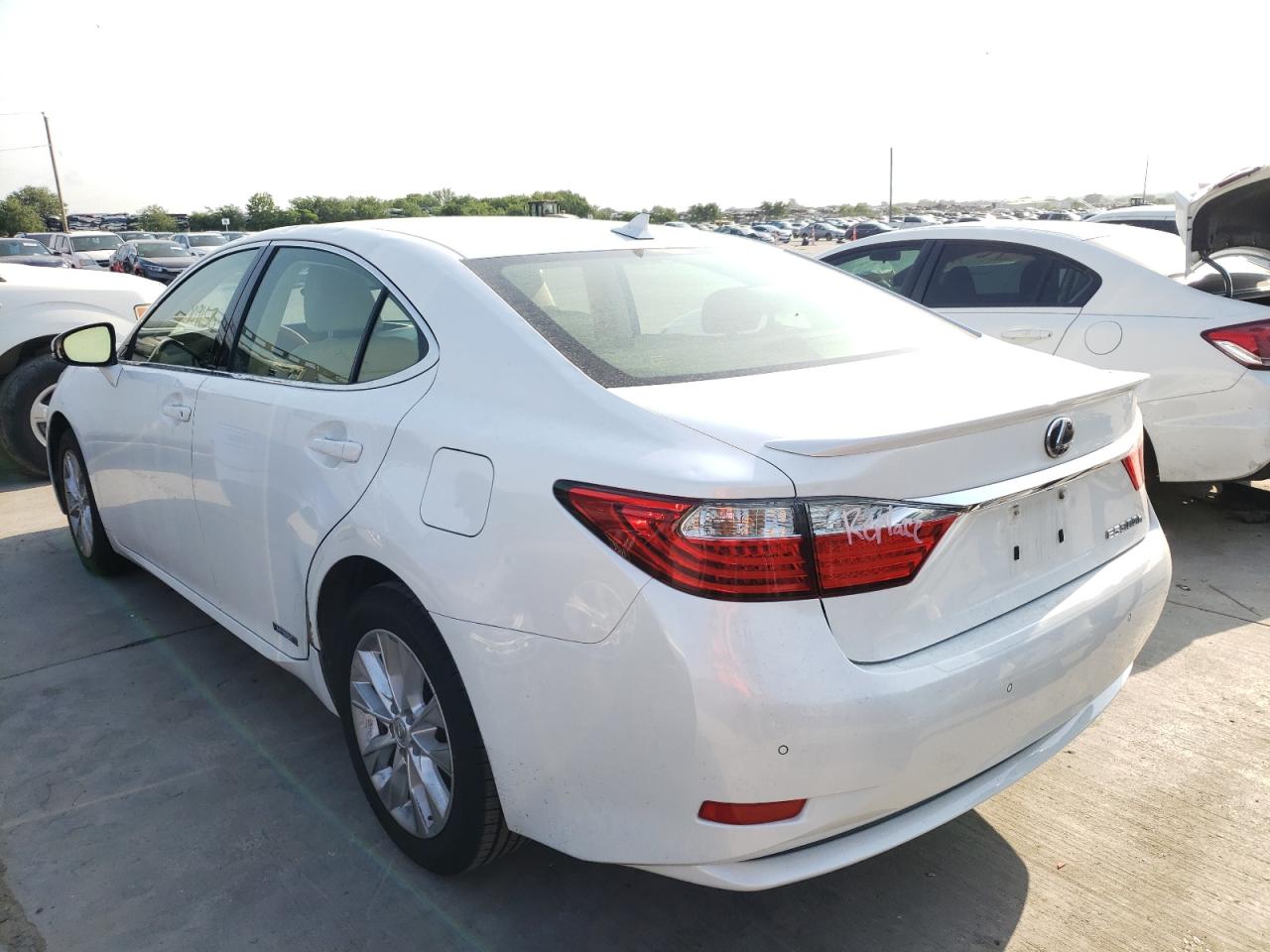 Photo 3 from auction – 2014 LEXUS ES 300H with VIN JTHBW1GG0E2069930