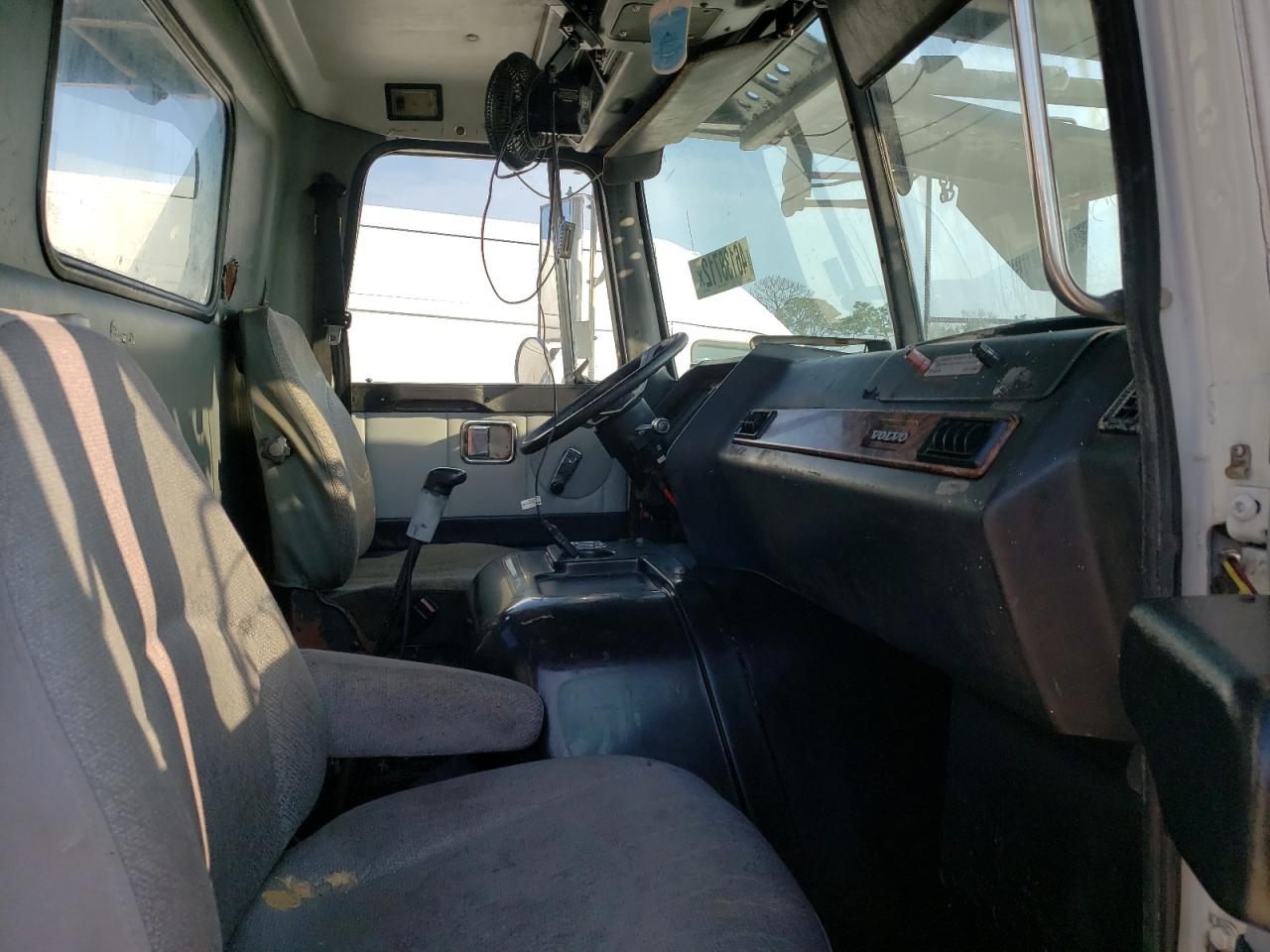 Photo 5 from auction – 1996 VOLVO CONVENTION with VIN 4V5PCBPF0TR719020