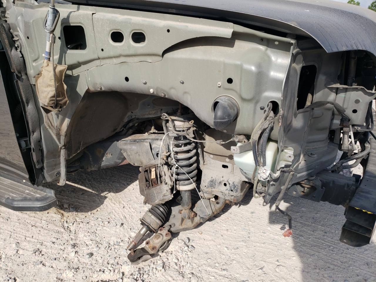 Photo 9 from auction – 2004 TOYOTA SEQUOIA LI with VIN 5TDBT48A14S220433