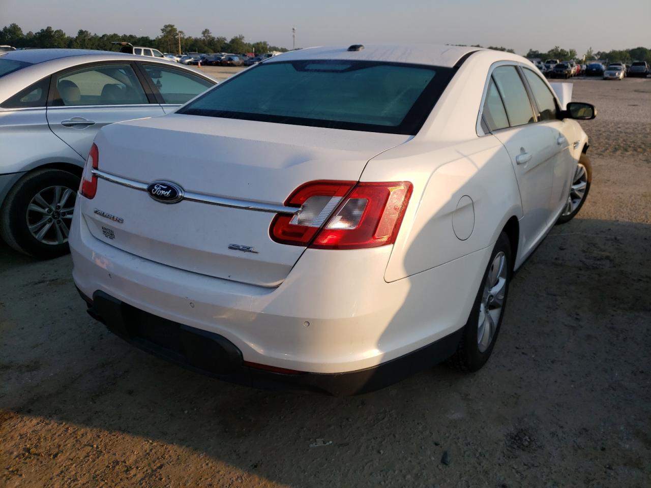 Photo 4 from auction – 2011 FORD TAURUS SEL with VIN 1FAHP2EW5BG182995