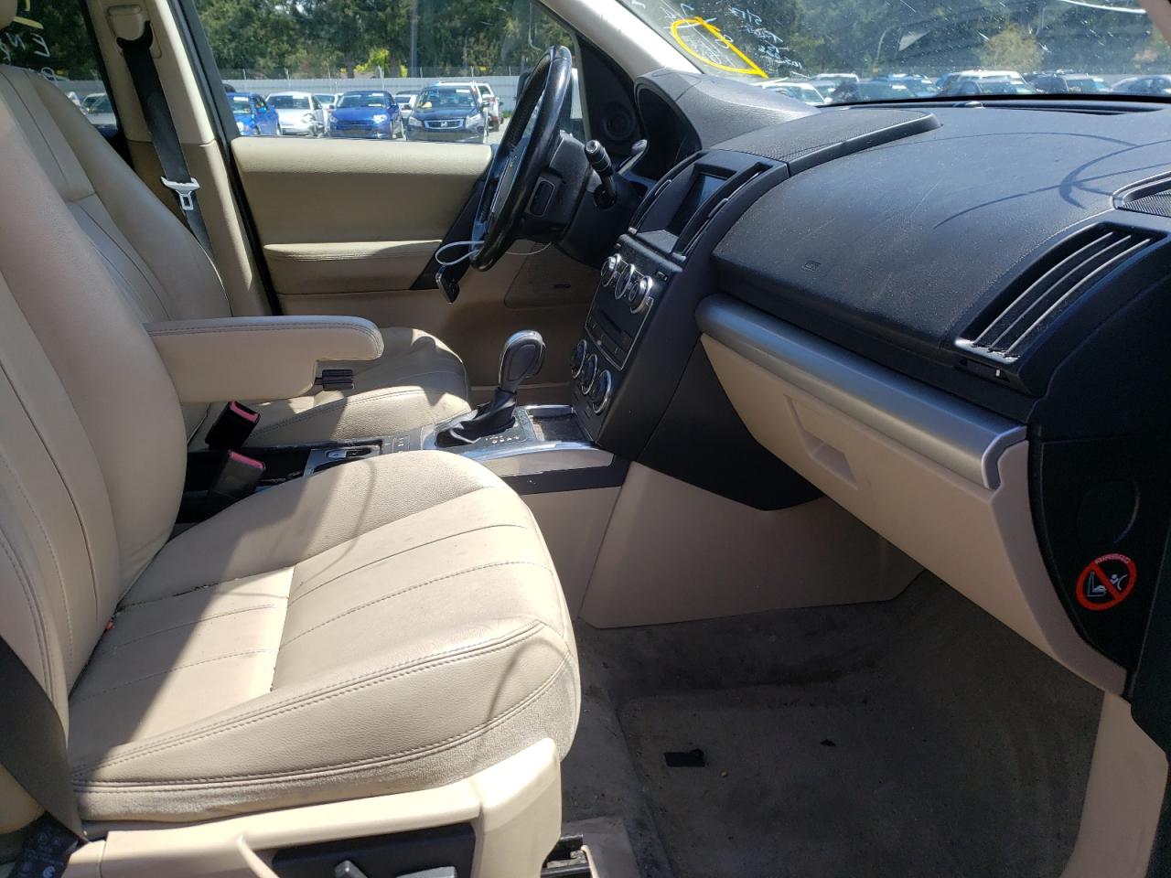Photo 5 from auction – 2015 LAND ROVER LR2 BASE/H with VIN SALFR2BG5FH425271