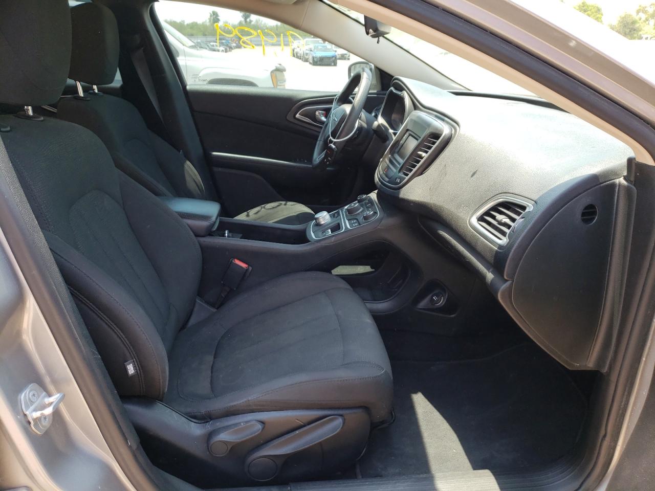 Photo 5 from auction – 2016 CHRYSLER 200 LIMITE with VIN 1C3CCCAB5GN148992