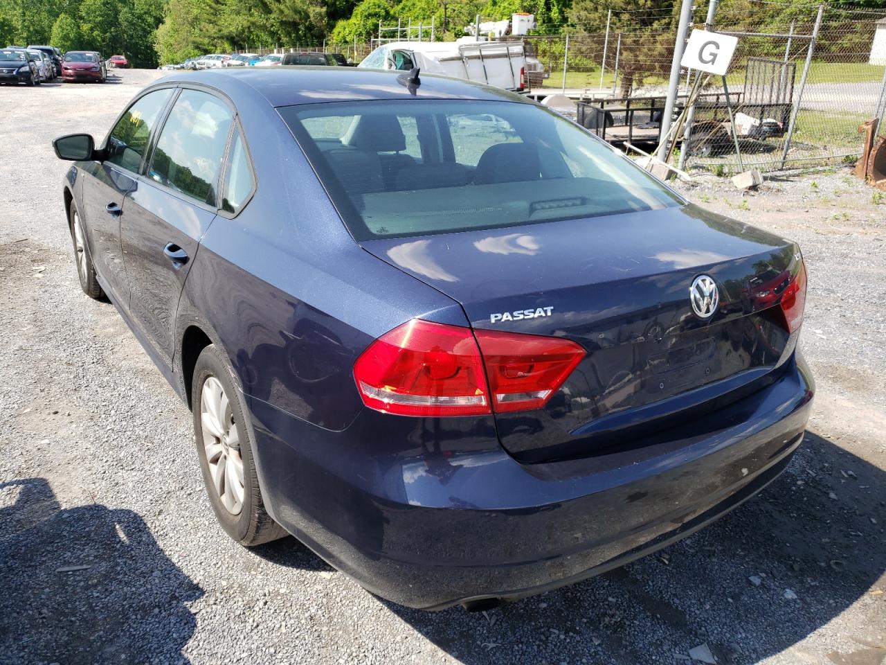 Photo 3 from auction – 2014 VOLKSWAGEN PASSAT S with VIN 1VWAT7A3XEC063249