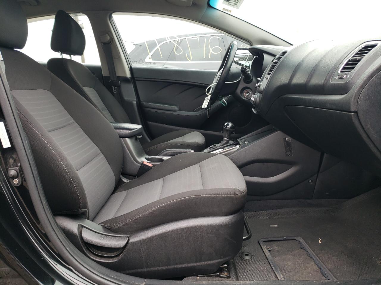 Photo 5 from auction – 2017 KIA FORTE LX with VIN 3KPFL4A75HE099907