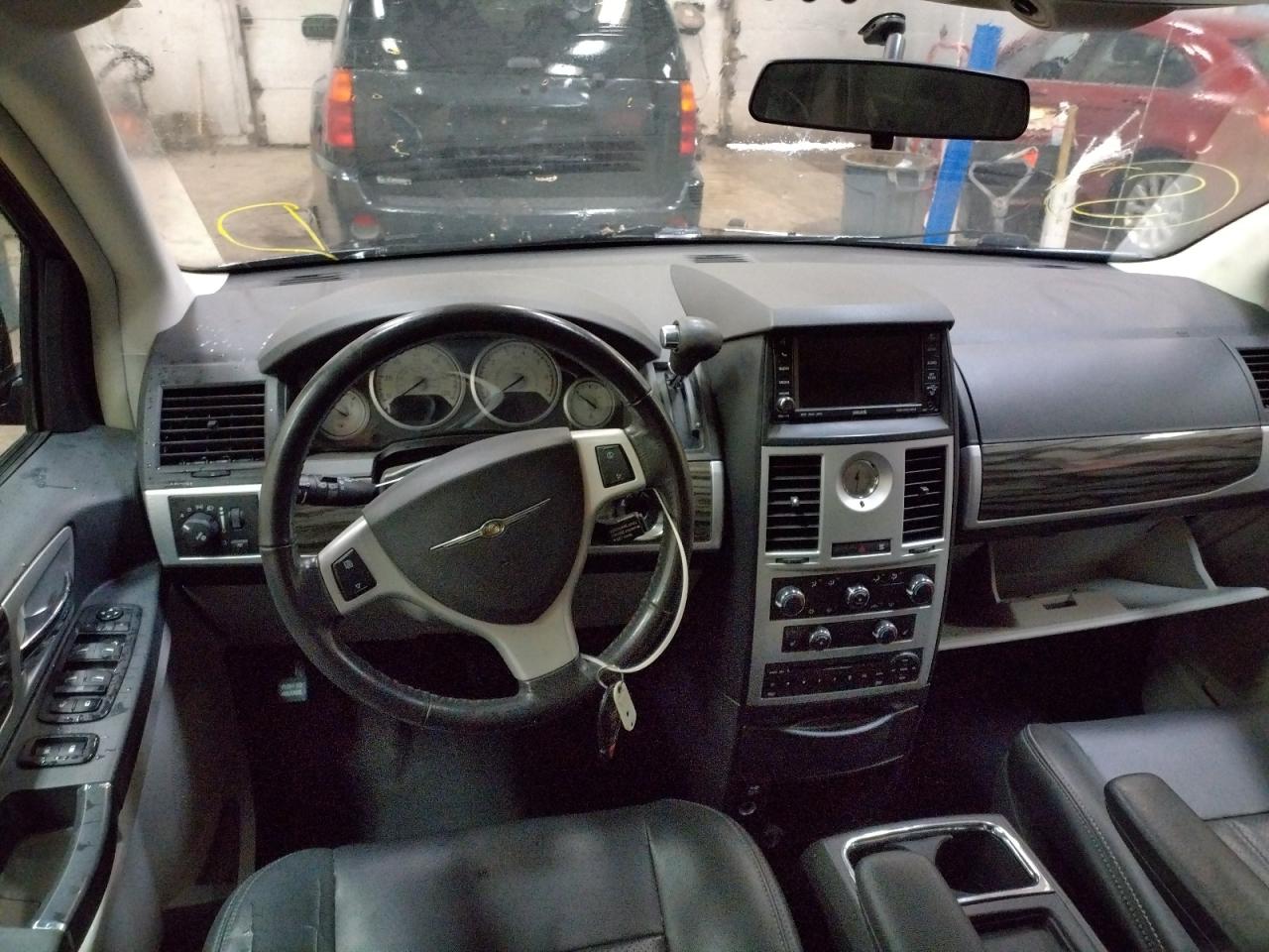 Photo 9 from auction – 2010 CHRYSLER TOWN & COU with VIN 2A4RR5D12AR299022
