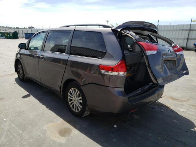 Photo 3 from auction – 2013 TOYOTA SIENNA XLE with VIN 5TDYK3DC4DS328818