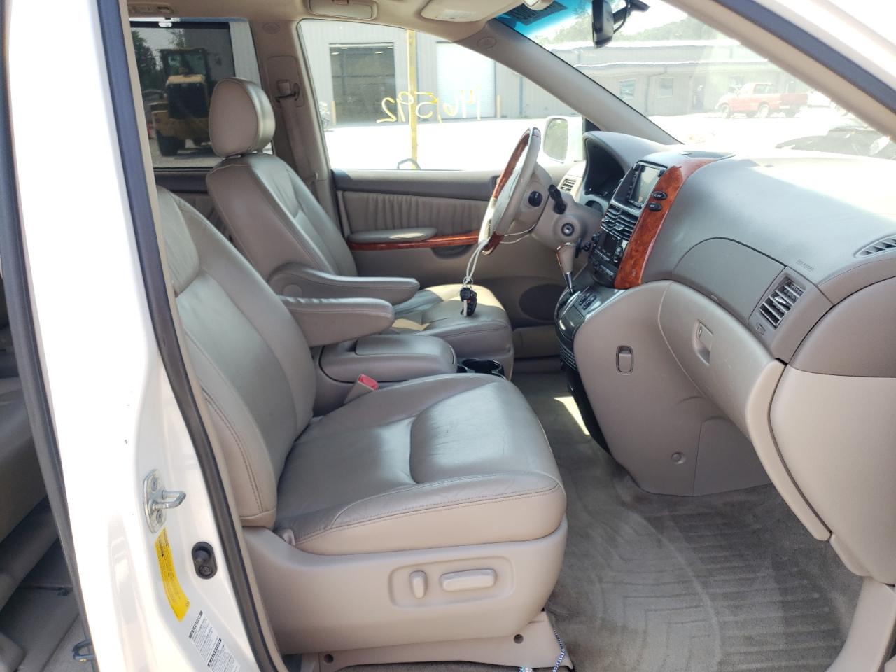 Photo 5 from auction – 2008 TOYOTA SIENNA XLE with VIN 5TDBK22C38S015929