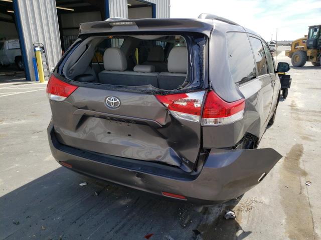 Photo 9 from auction – 2013 TOYOTA SIENNA XLE with VIN 5TDYK3DC4DS328818