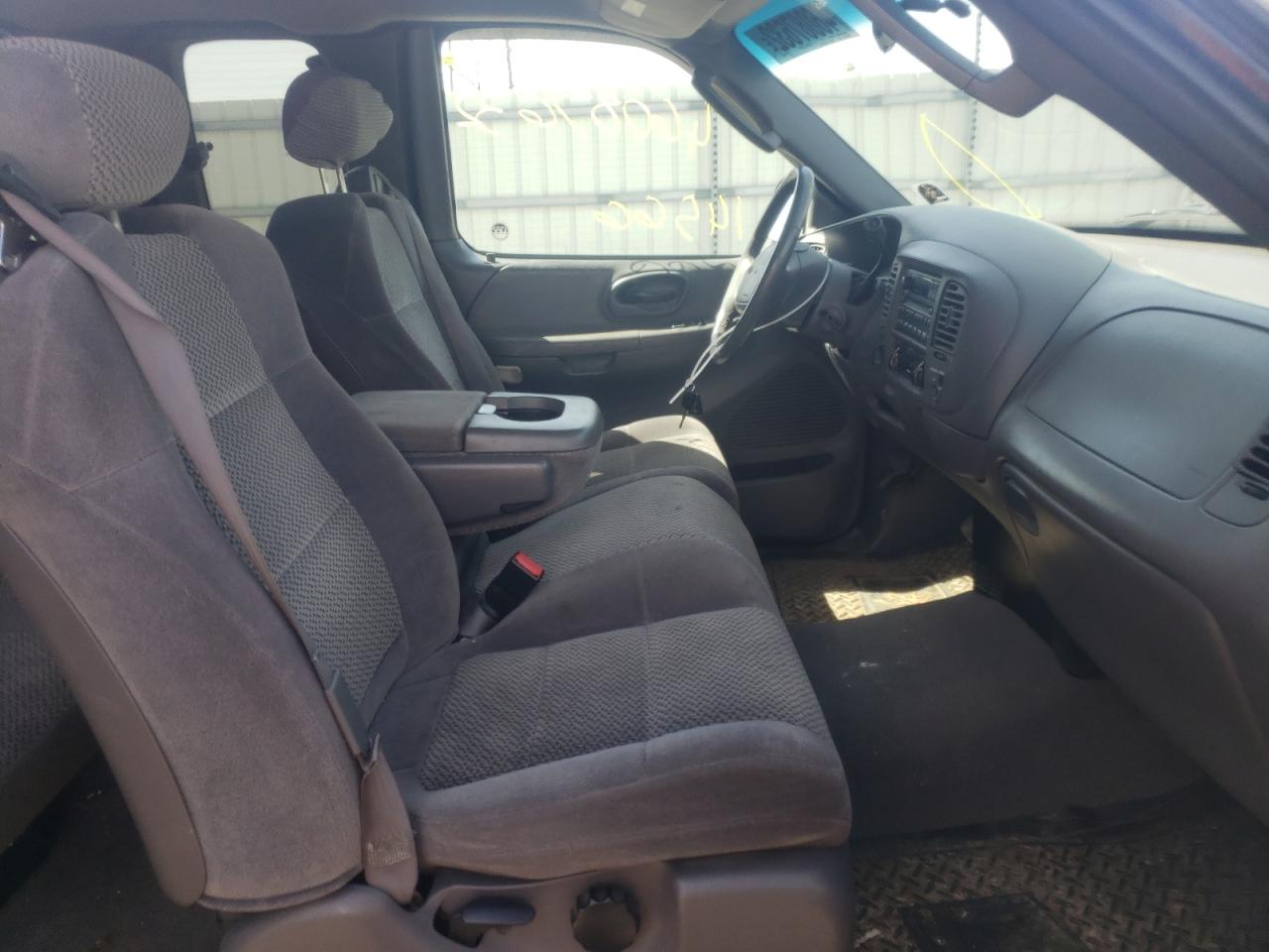 Photo 5 from auction – 2002 FORD F150 with VIN 2FTRX18W92CA49873