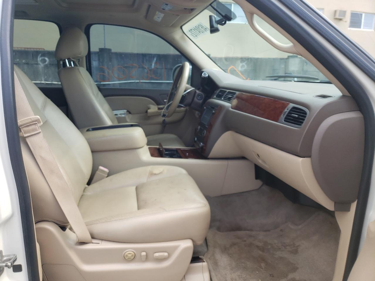 Photo 5 from auction – 2013 CHEVROLET AVALANCHE with VIN 3GNTKGE74DG162017