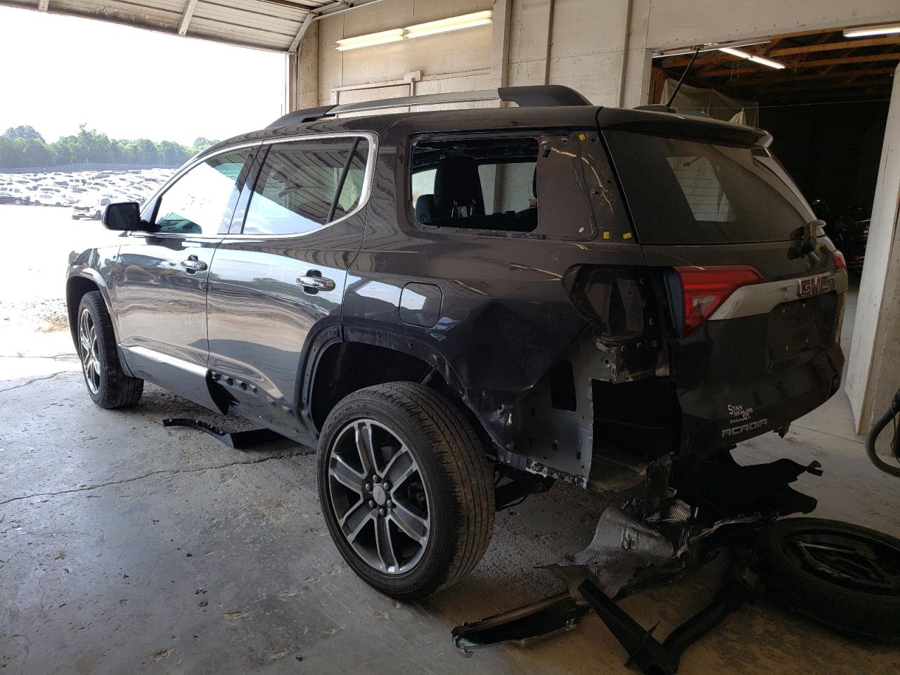 Photo 3 from auction – 2018 GMC ACADIA DEN with VIN 1GKKNPLS7JZ105359