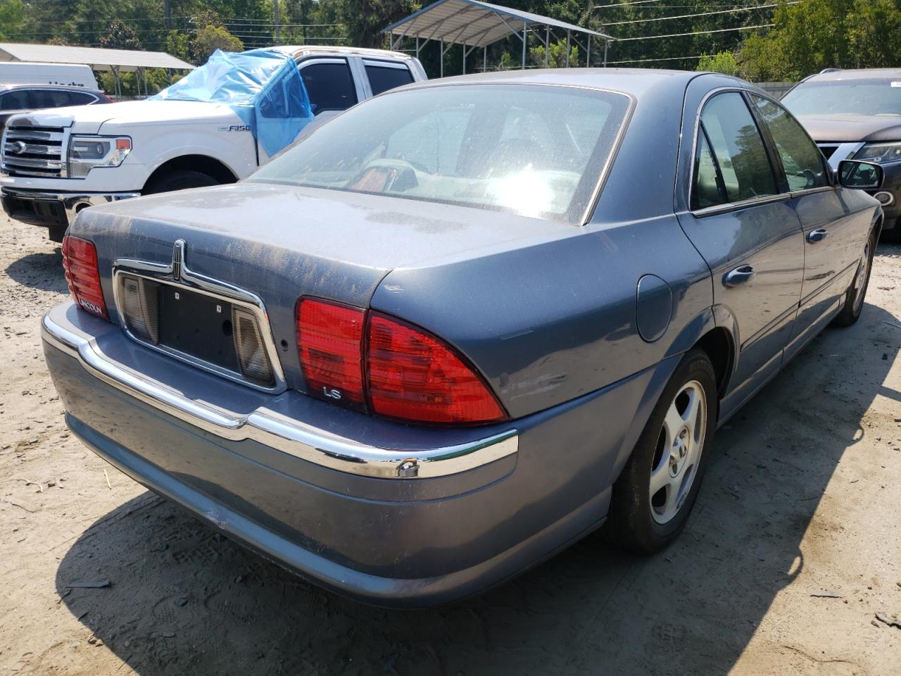 Photo 4 from auction – 2000 LINCOLN LS with VIN 1LNHM86S8YY793314