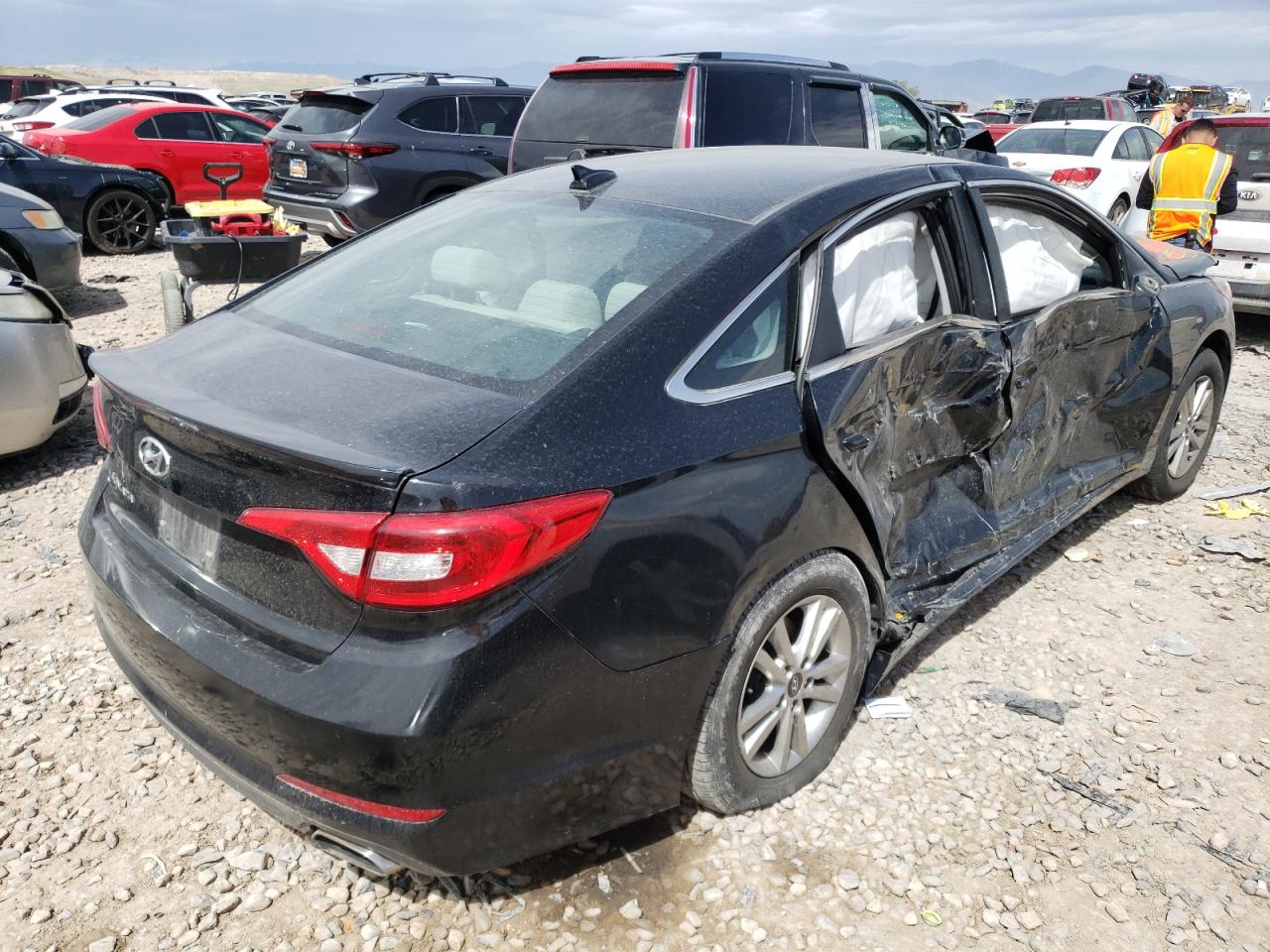Photo 4 from auction – 2017 HYUNDAI SONATA SE with VIN 5NPE24AF7HH533780