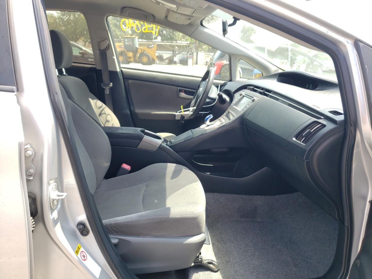 Photo 5 from auction – 2013 TOYOTA PRIUS with VIN JTDKN3DU1D5642583