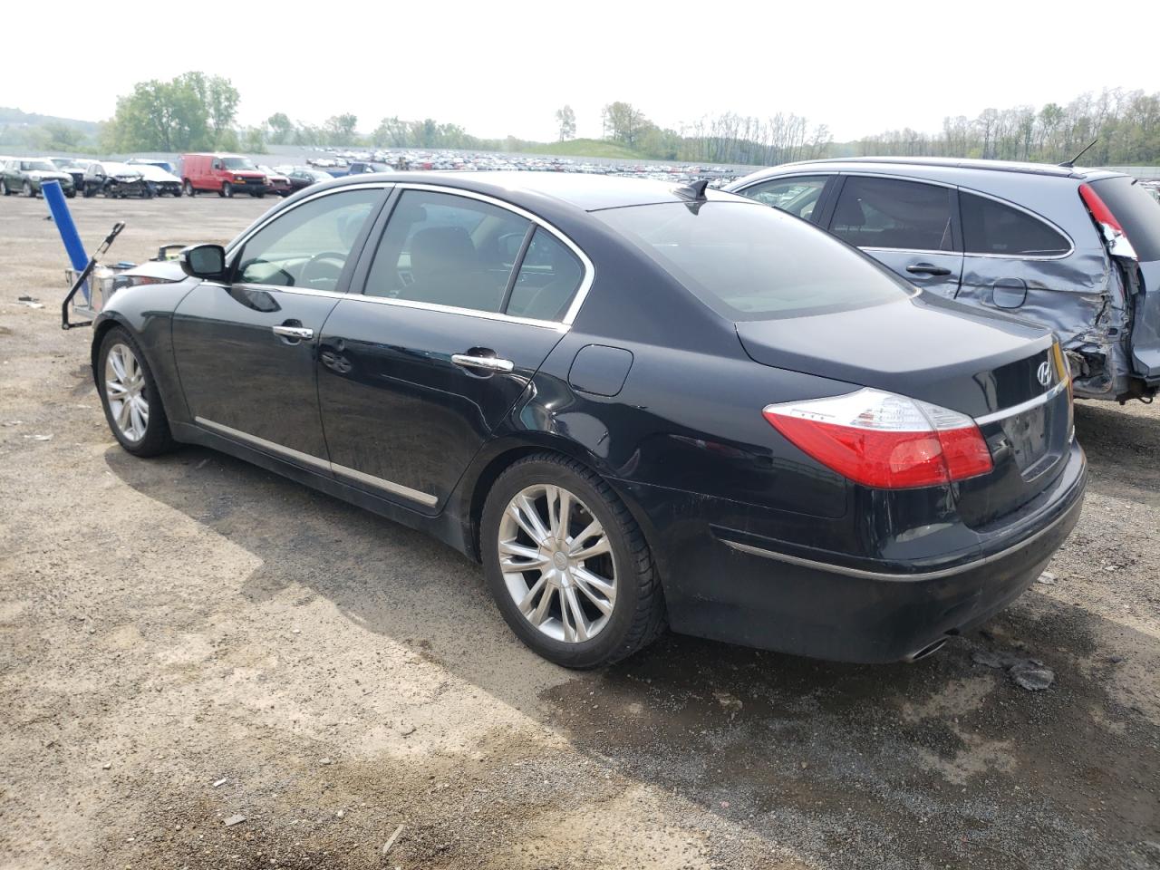 Photo 3 from auction – 2011 HYUNDAI GENESIS 4. with VIN KMHGC4DF5BU134103