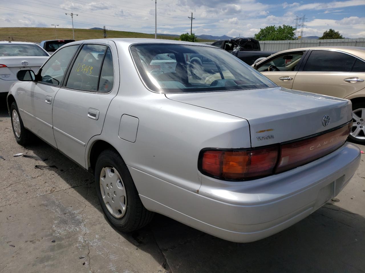Photo 3 from auction – 1993 TOYOTA CAMRY LE with VIN JT2SK12E8P0140561