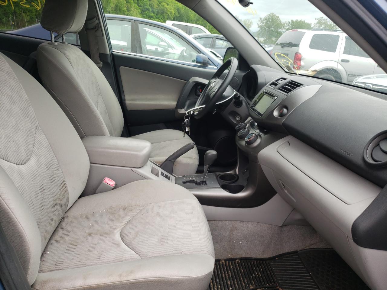 Photo 5 from auction – 2010 TOYOTA RAV4 with VIN JTMBF4DV6A5023193