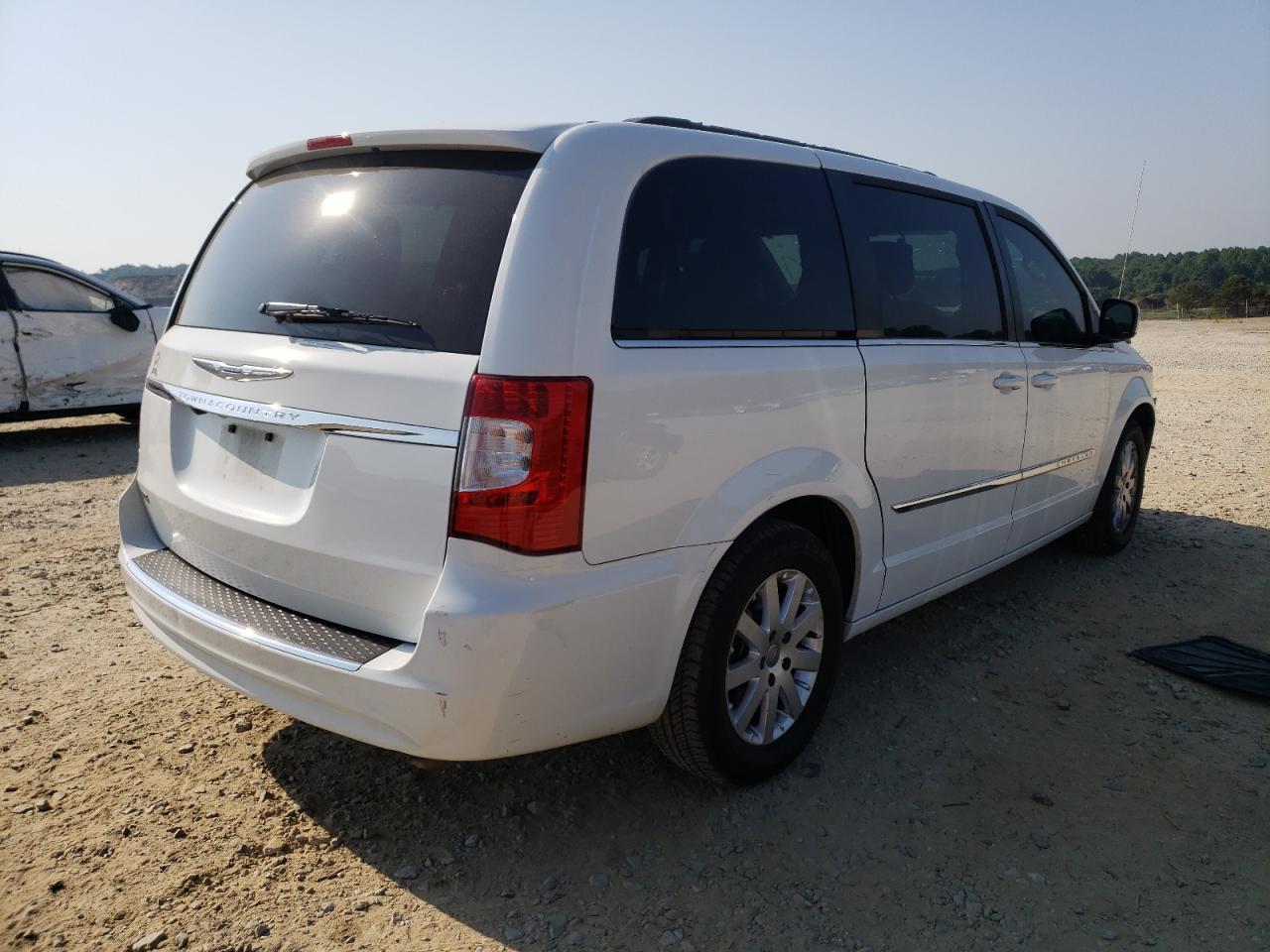 Photo 4 from auction – 2016 CHRYSLER TOWN & COU with VIN 2C4RC1BG2GR189460