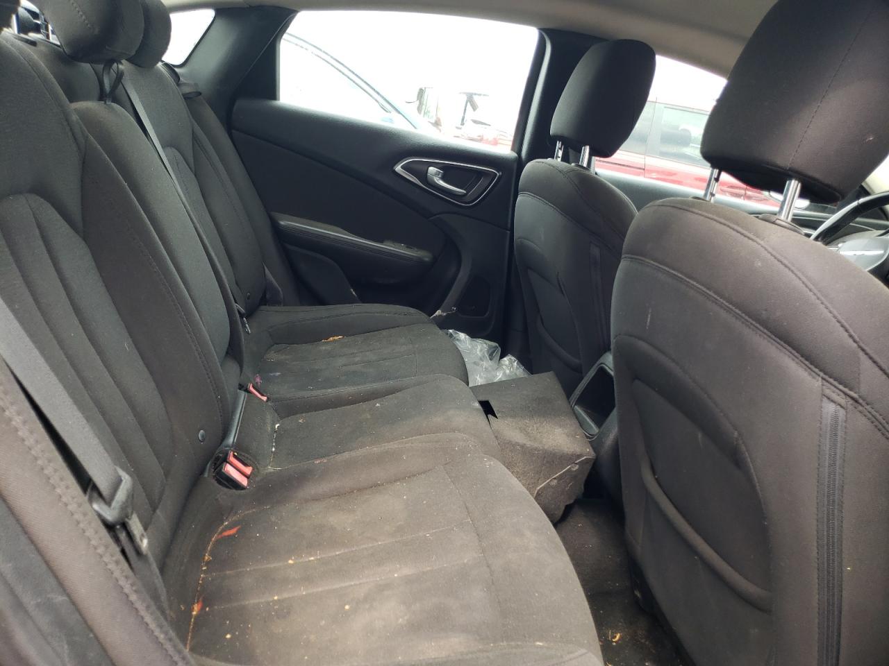 Photo 6 from auction – 2015 CHRYSLER 200 LIMITE with VIN 1C3CCCAB3FN728434