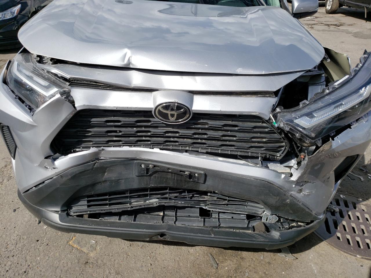 Zdjęcie 9 z aukcji – 2022 TOYOTA RAV4 z VIN 2T3P1RFVXNC264009