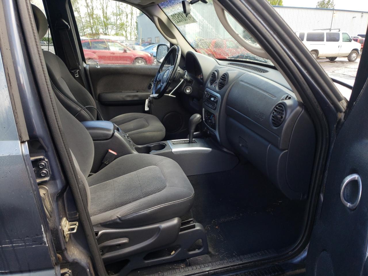 Photo 5 from auction – 2002 JEEP LIBERTY LI with VIN 1J8GL58K12W287799