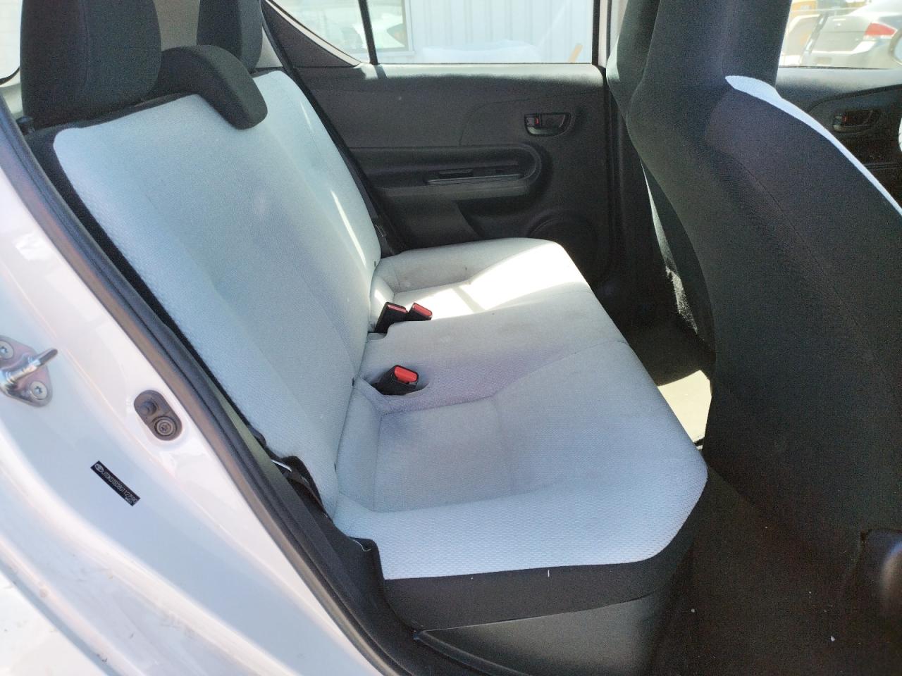 Photo 6 from auction – 2016 TOYOTA PRIUS C with VIN JTDKDTB38G1127590