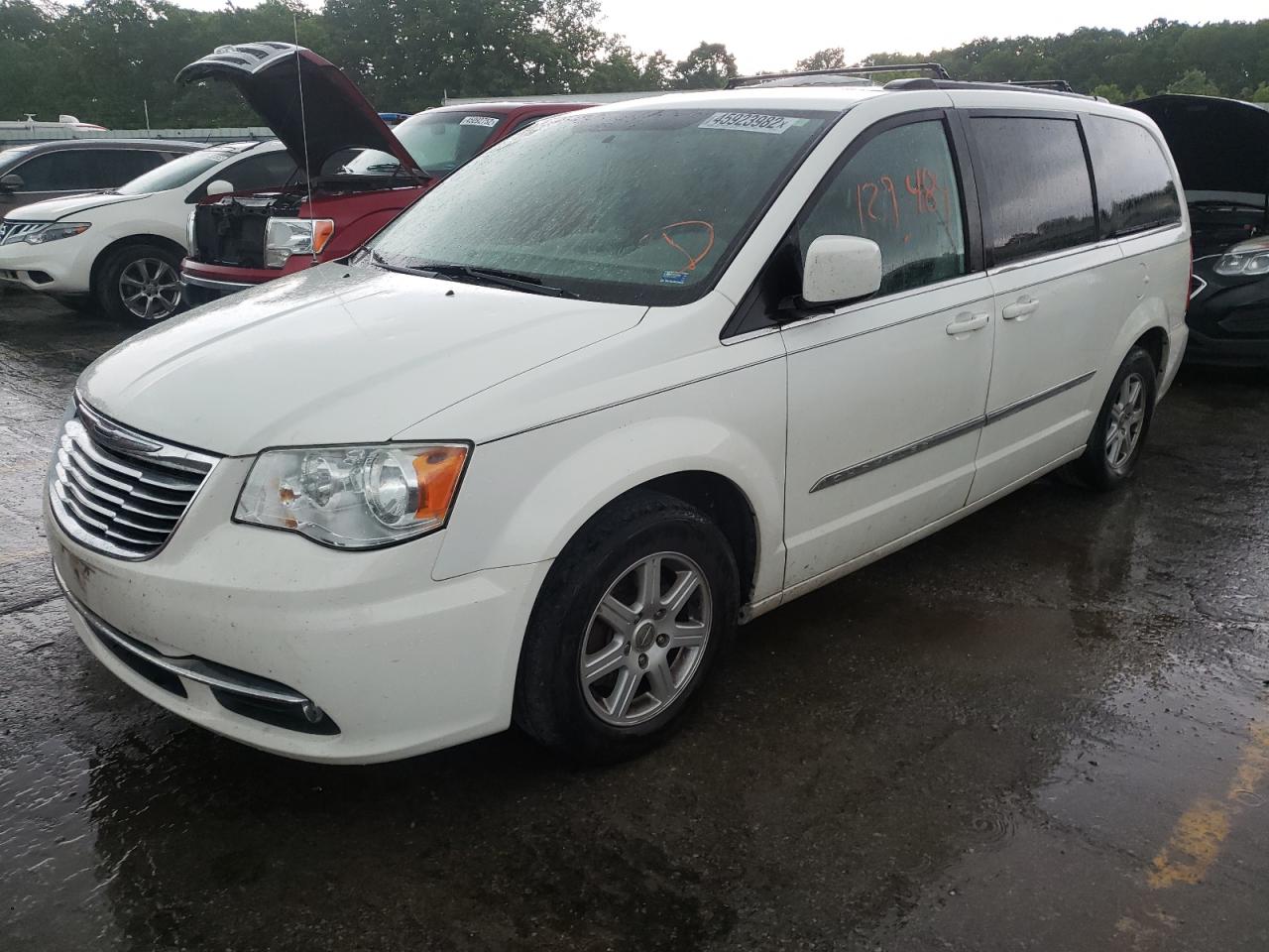 Photo 2 from auction – 2011 CHRYSLER TOWN & COU with VIN 2A4RR5DG5BR650172
