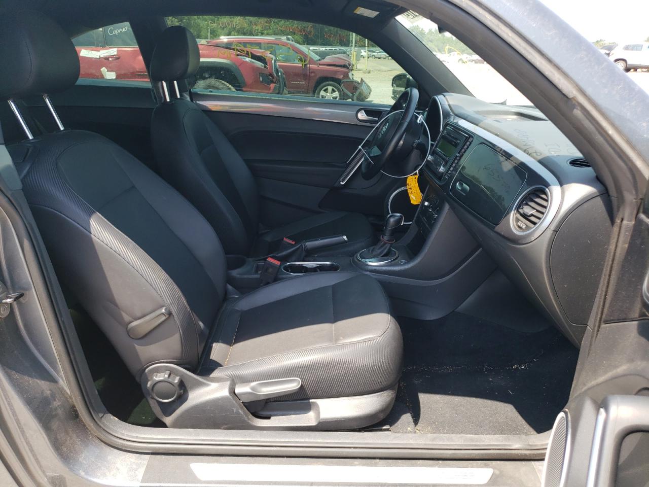 Photo 5 from auction – 2012 VOLKSWAGEN BEETLE with VIN 3VWJP7AT3CM643295
