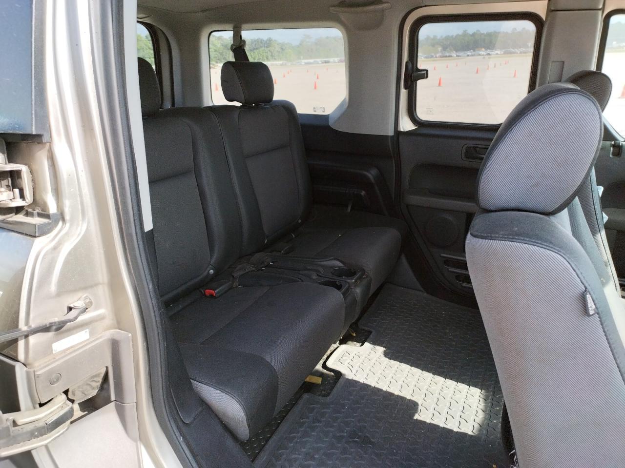 Photo 6 from auction – 2004 HONDA ELEMENT EX with VIN 5J6YH18644L016565