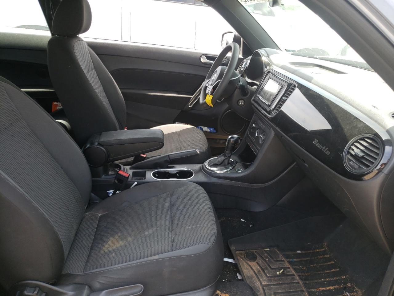 Photo 5 from auction – 2014 VOLKSWAGEN BEETLE with VIN 3VWFP7AT7EM610440