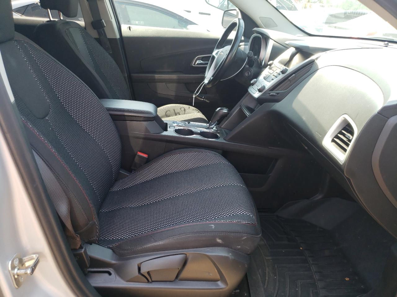 Photo 5 from auction – 2017 CHEVROLET EQUINOX LT with VIN 2GNFLFEK8H6289010