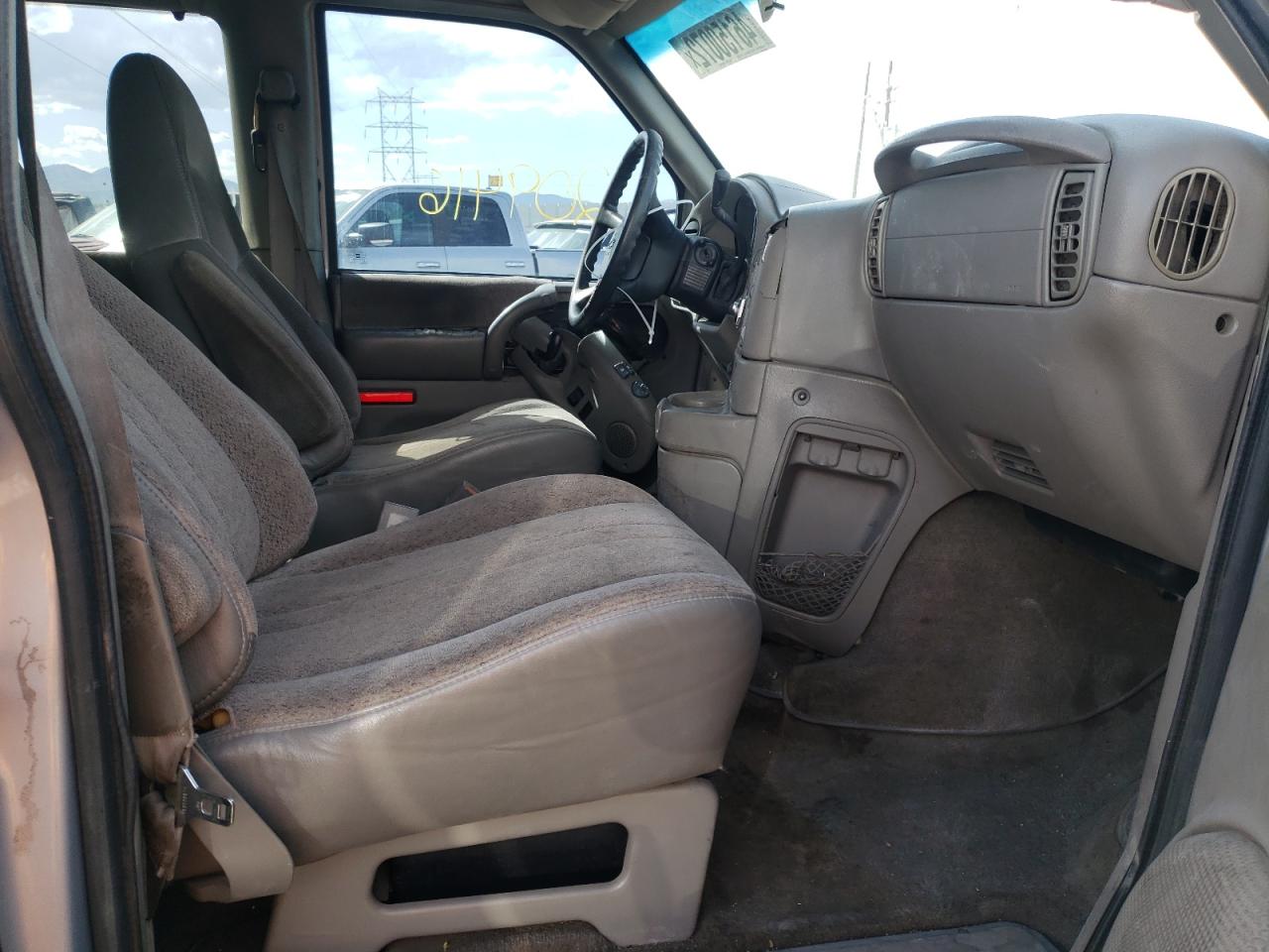 Photo 5 from auction – 1999 CHEVROLET ASTRO with VIN 1GNEL19W2XB170313